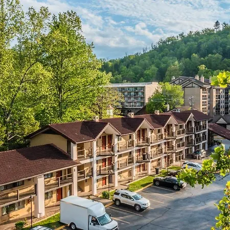 Super 8 By Wyndham Downtown Gatlinburg At Convention Center-2