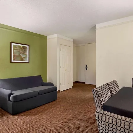 Baymont By Wyndham Intl Speedway I-95 Daytona Beach-2