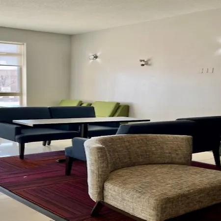 Holiday Inn Express Hotel & Suites-Edmonton South By Ihg-2