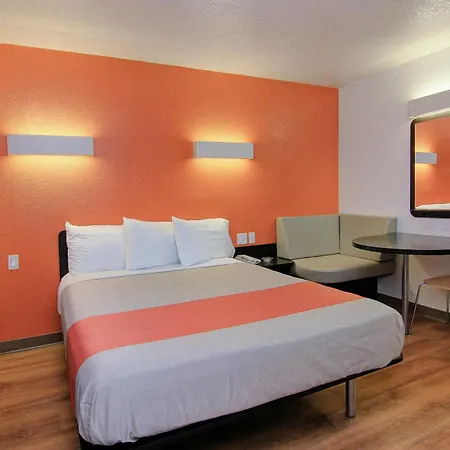 Motel 6 Old Town Scottsdale Fashion Square-2