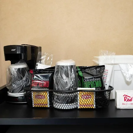 Red Roof Inn And Suites Newark - University-3