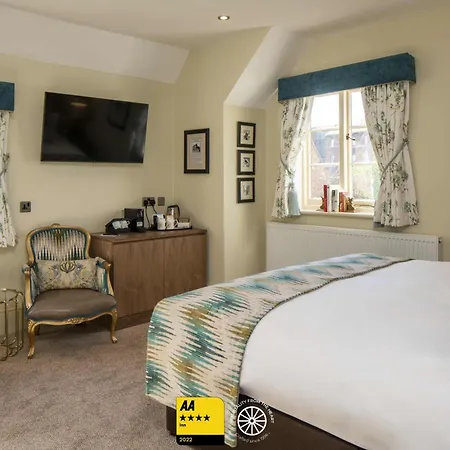 The Tudor House Hotel, Tewkesbury, Gloucestershire - The Coaching Inn Group-2