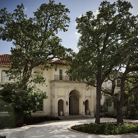 Commodore Perry Estate, Auberge Collection-2