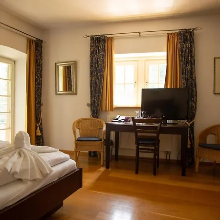 Hotel Burg Kerpen-2