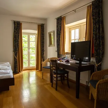 Hotel Burg Kerpen-3