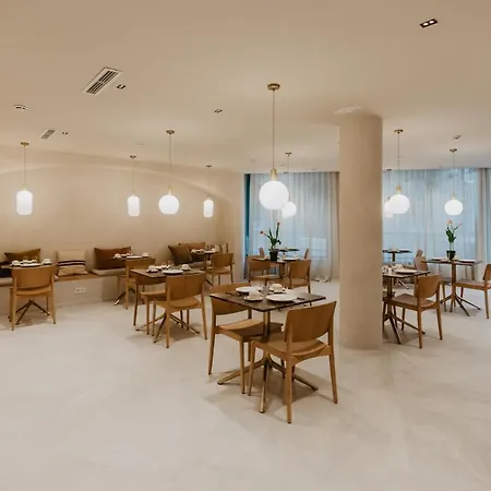 Hotel Petit Luxe-3