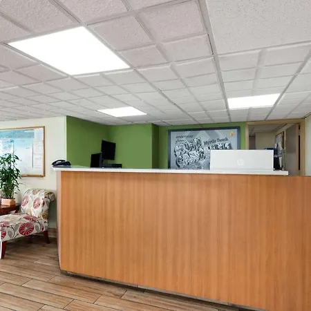 Super 8 By Wyndham Myrtle Beach/Market Common Area-3