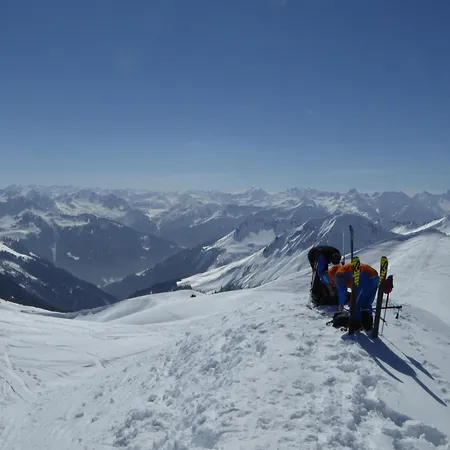 Das alpine Lifestyle Berghotel Madlener-3
