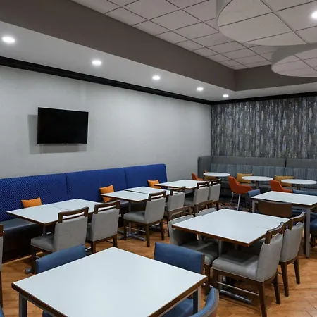 Hampton Inn Evansville Airport-2