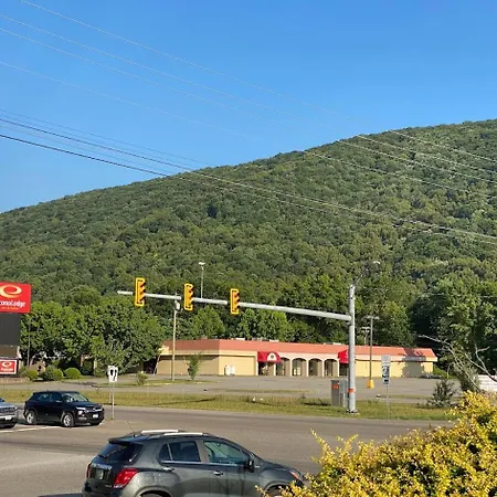 Econo Lodge Inn & Suites Norton - Wise South-3
