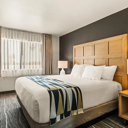 Oxford Suites Redding-3