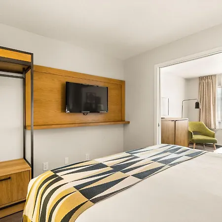 Oxford Suites Redding-2
