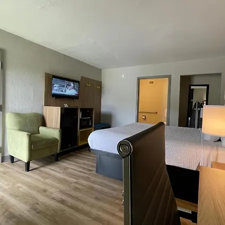 Days Inn By Wyndham Lake Park/Valdosta-3