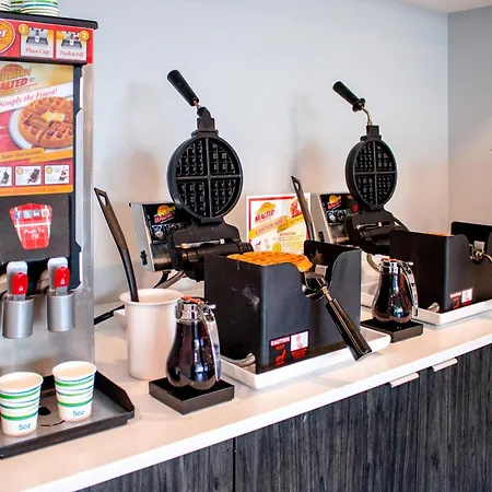 Comfort Suites Kingston Central-3