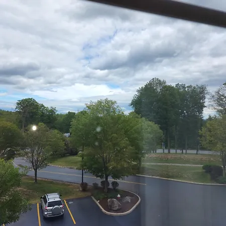 La Quinta Inn & Suites By Wyndham Lake George-3