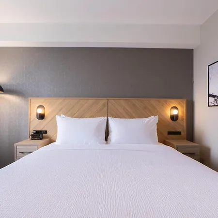 Sandman Signature Dartmouth Hotel & Suites-3