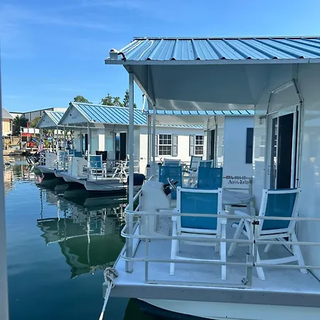 Aqua Lodges At Hurricane Hole Marina-3