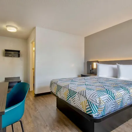 Motel 6 Santa Fe-2