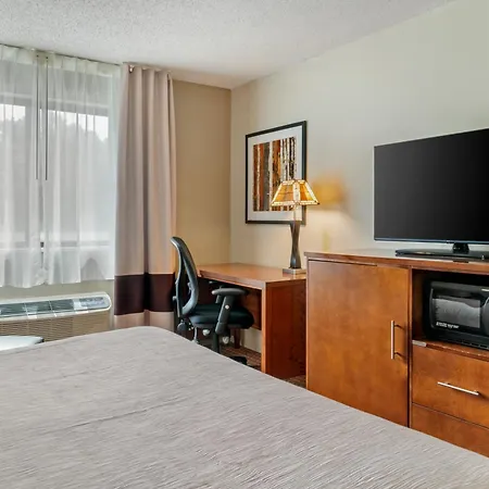 Quality Inn Saint Ignace I-75-2