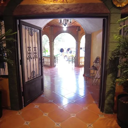 El Castillo De Piedra-3