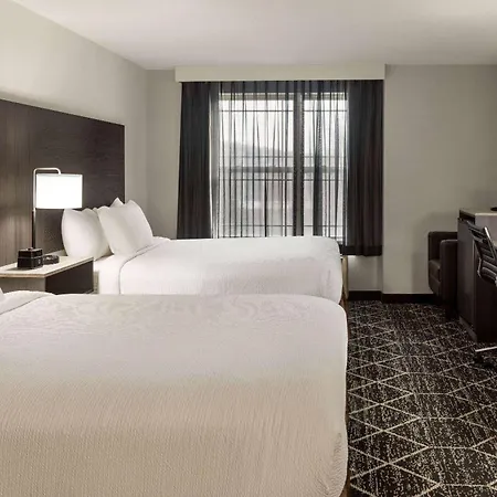La Quinta Inn & Suites By Wyndham Lake George-3