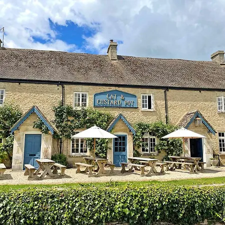 Cat And Custard Pot Inn-3