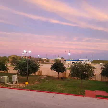Cotulla Whitten Inn-3