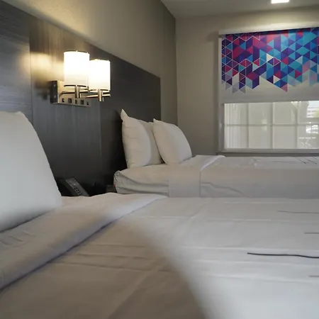 La Quinta Inn By Wyndham Dallas Uptown-2