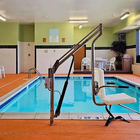Quality Inn & Suites Near St Louis And I-255-3