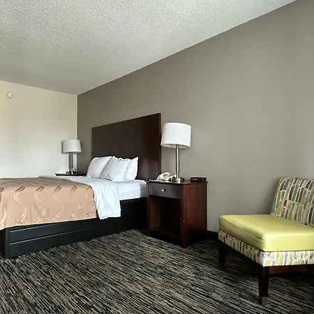 Quality Inn Calhoun North I-75-2