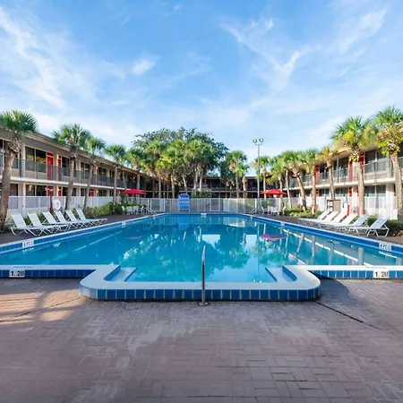 Ramada By Wyndham Kissimmee Gateway - Free Theme Park Shuttle-2