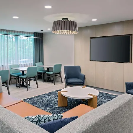 Hampton Inn Hartford Airport-2