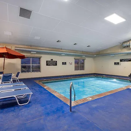 Super 8 By Wyndham Belgrade/Bozeman Airport-2