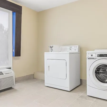 Holiday Inn Express & Suites - Hardeeville-Hilton Head By Ihg-3