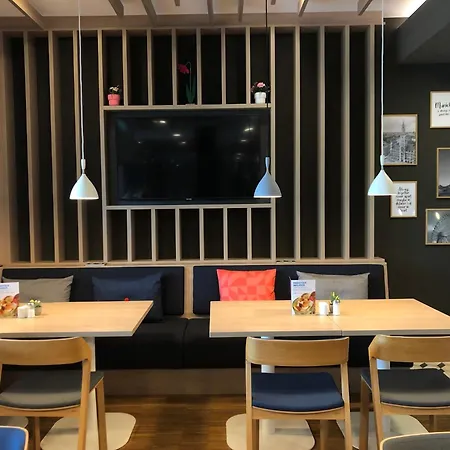 Holiday Inn Express Munich - Olympiapark, an IHG Hotel-3
