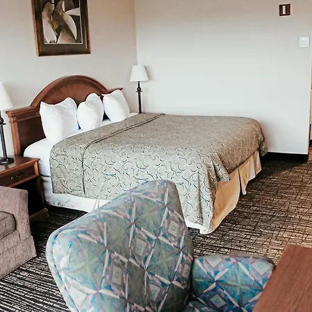 Hotel Topeka At City Center-3