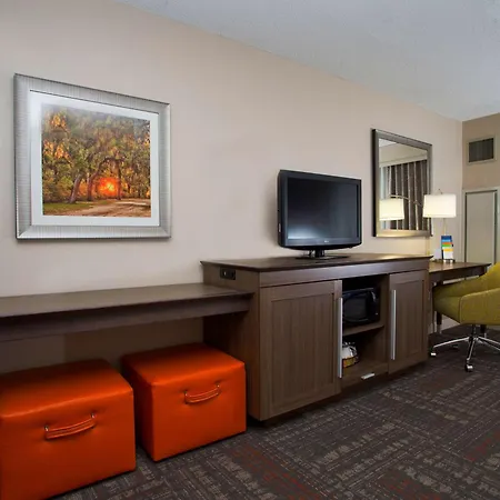 Hampton Inn & Suites Valdosta/Conference Center-3