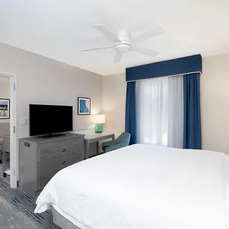 Hampton Inn & Suites Amelia Island-Historic Harbor Front-3