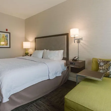 Hampton Inn White House-3