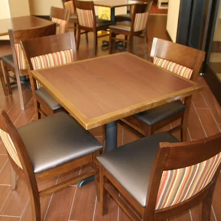 Hampton Inn & Suites Oxford-Anniston-2