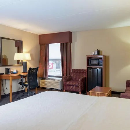 Hampton Inn Muskegon-3