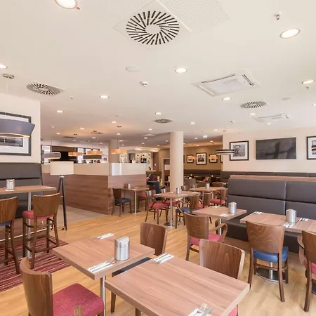 Hampton By Hilton Hamburg City Centre-2