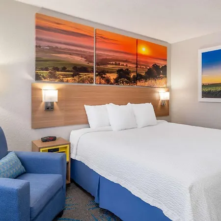 Days Inn By Wyndham Sioux Falls Airport-3
