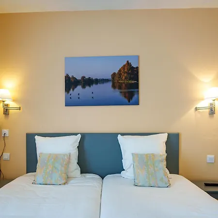 Hotel Val De Loire-2