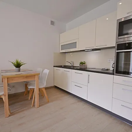 Osiedle Cesarskie Apartamenty - Parking - Apartamenty Bryza-2