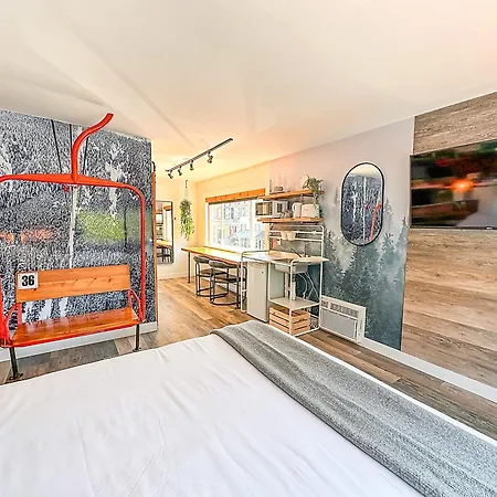 Crash Hotel Squamish-2