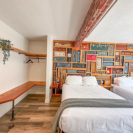 Crash Hotel Squamish-3