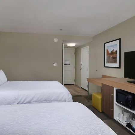 Hampton Inn & Suites Rogers-3