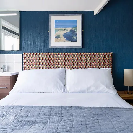 Sandcliff Guest House-2