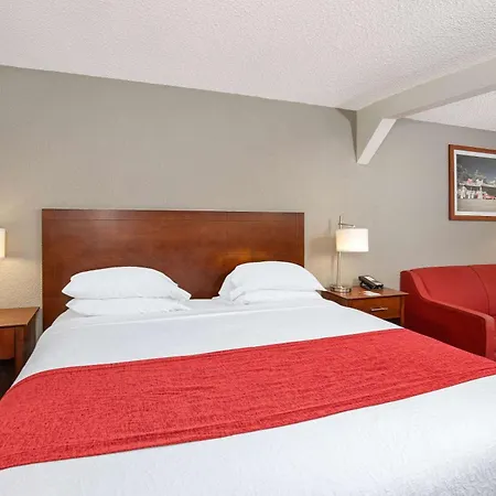 Ramada By Wyndham Bowling Green-2